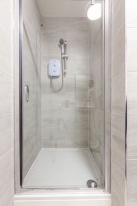 Shower room- click for photo gallery
